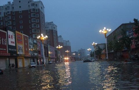 16號凌晨黑山縣特大暴雨來襲 4000多戶人家被水淹