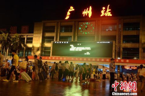 受山體滑坡泥石流影響京廣線停運(yùn)