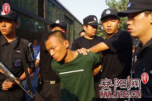 安陽公交車殺人犯被抓住了