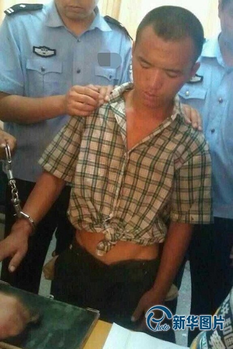 公交車持刀殺人男子