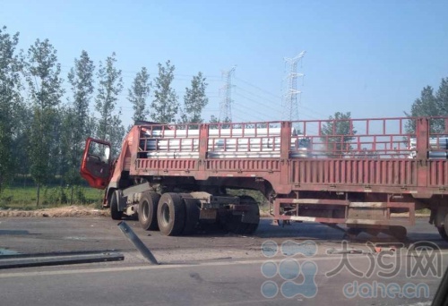 連霍高速中牟段車(chē)禍現(xiàn)場(chǎng)圖片