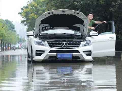 安徽25日迎來強降雨 多地雨勢較強造成道路積水