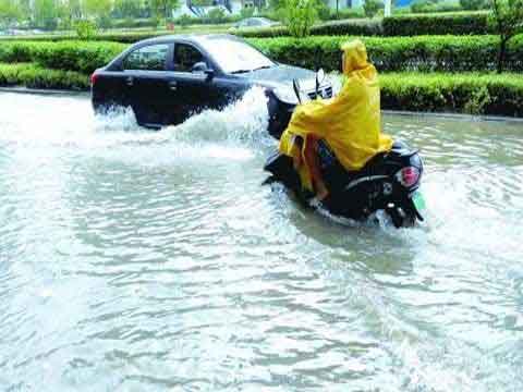 安徽25日迎來強降雨 多地雨勢較強造成道路積水