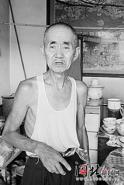 65歲老人撫養(yǎng)腦癱養(yǎng)女18年 父愛感人至深
