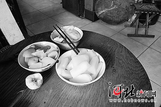 65歲老人撫養(yǎng)腦癱養(yǎng)女18年 父愛感人至深