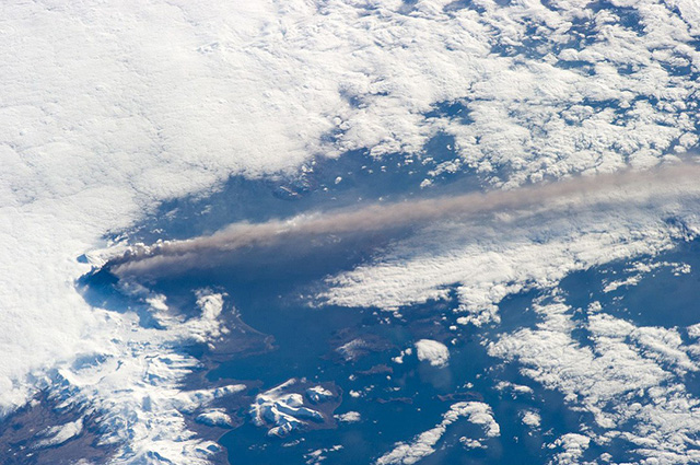 火山噴發(fā)太空俯瞰圖