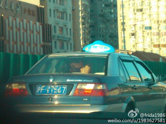 上海街頭出租車內車震全程圖片