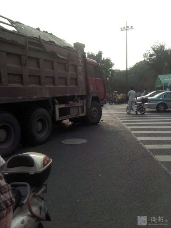 杭州學院路車禍現場圖片