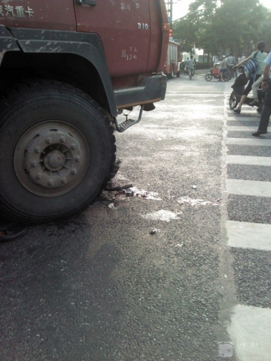 杭州學院路車禍現場圖片