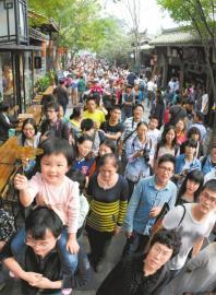 九寨溝連續(xù)三天游客爆滿 國慶后三天還有余票