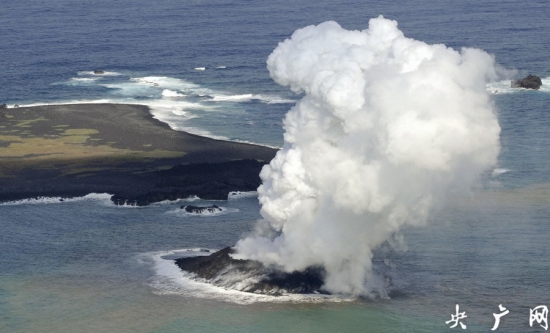 海底火山噴發形成新島嶼
