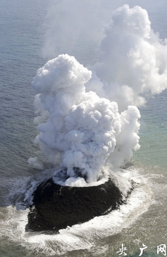 海底火山噴發形成新島嶼