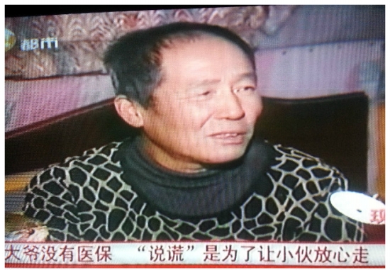 沈陽(yáng)大爺雪中被撞倒不訛人