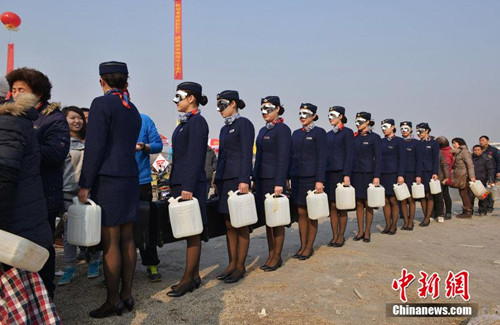 鎮江空姐排隊打醬油圖片