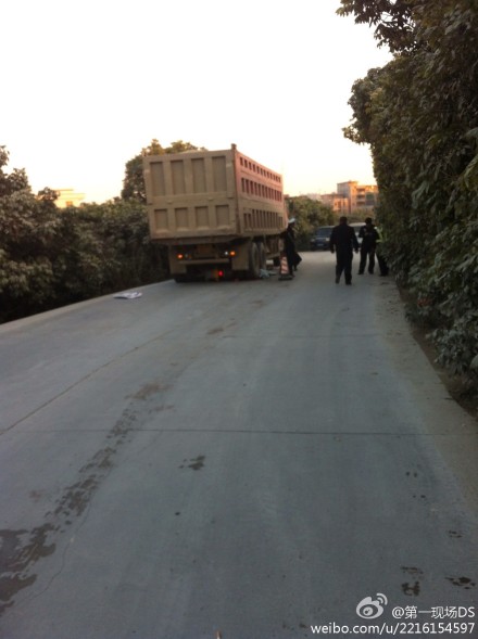 兩名路人遭工程車碾壓