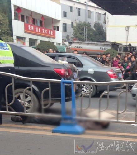 資陽上西街車禍現(xiàn)場(chǎng)