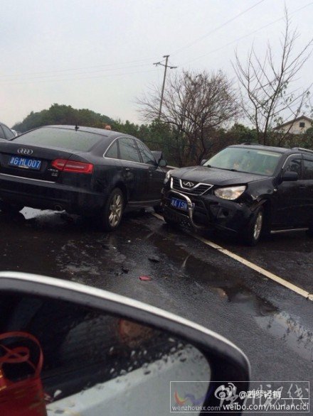 常德長(zhǎng)張高速發(fā)生追尾車(chē)禍