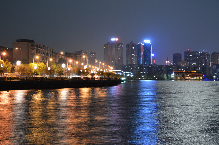 黃石磁湖夜景 美麗的磁