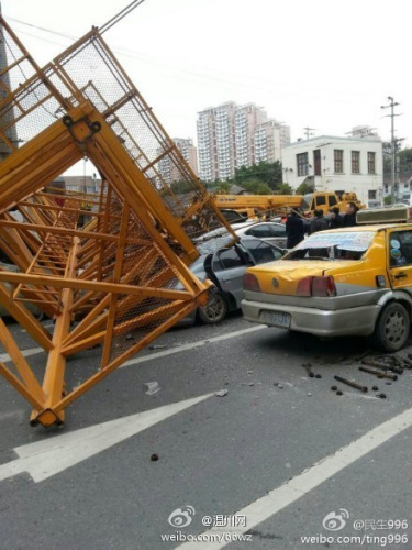 溫州吳橋工地吊車倒塌 多輛汽車被壓