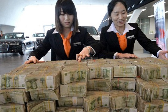 男子帶11.93萬零錢買車 做批發(fā)生意全都是1元零錢