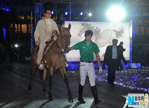 成龍太廟跨汗血寶馬