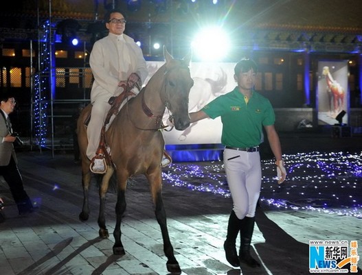 成龍太廟跨汗血寶馬
