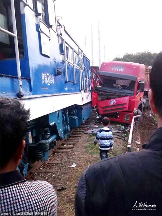 洛陽貨車撞火車