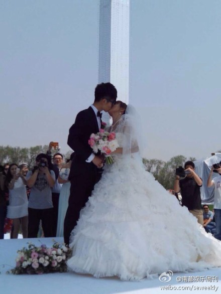李行亮結婚了 18日和女友麥琳結婚延參法師主婚