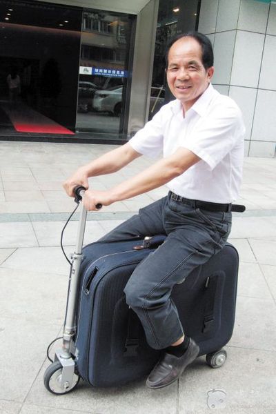 湖南農(nóng)民花10年時間發(fā)明載人旅行箱