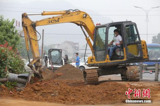 富春江水污染杭州市民擔心杭州停水忙囤水