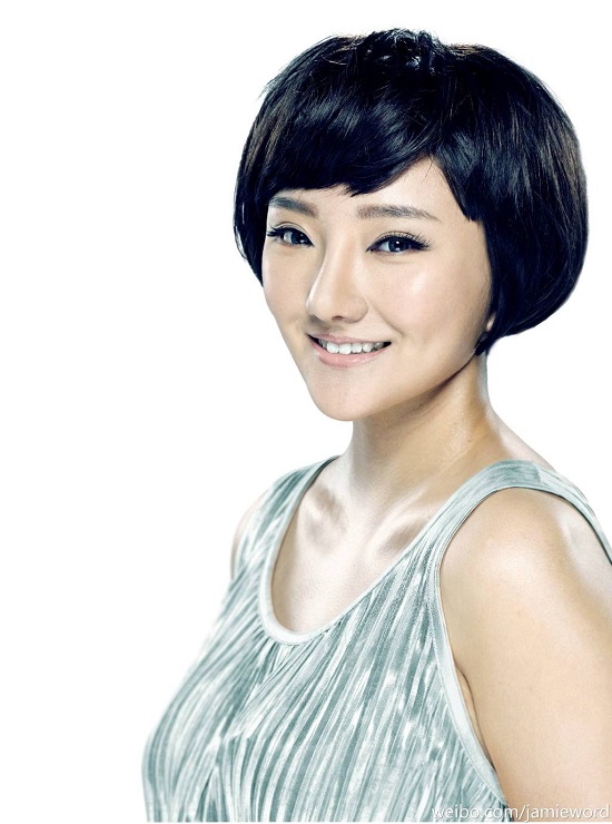 王梓整容后的樣子 超女王梓整容前后對(duì)比照片
