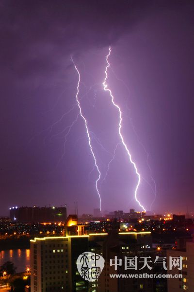 南寧雷陣雨：南寧夜空的閃電