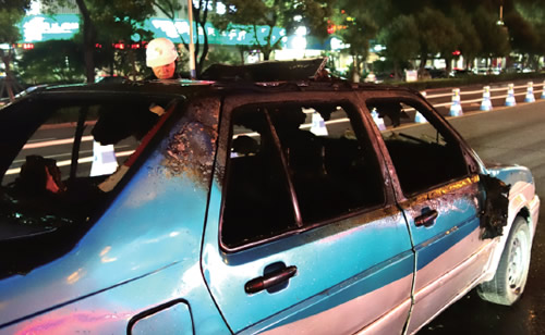 市區(qū)出租車自燃圖片