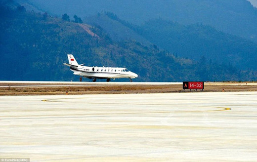 在山頂上建造飛機(jī)場(chǎng)