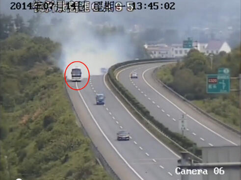 杭新景高速客車冒煙后繼續行走十公里
