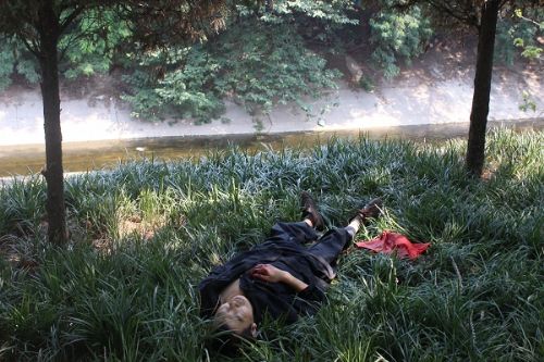 男子買不起房自殺 工作20年存款只有1000元