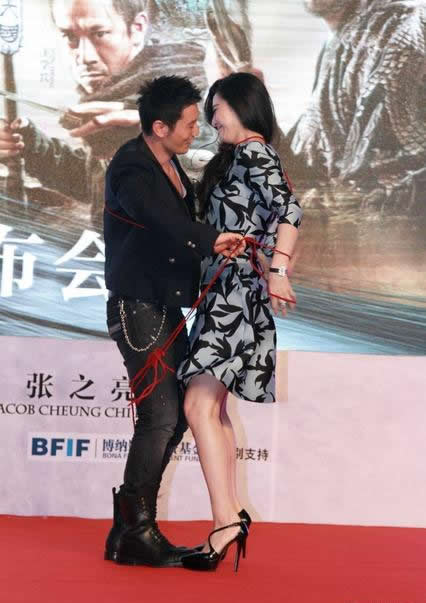 黃曉明范冰冰亮相《白發(fā)魔女傳奇》首映會(huì)