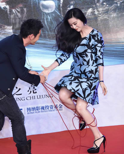 黃曉明范冰冰亮相《白發(fā)魔女傳奇》首映會