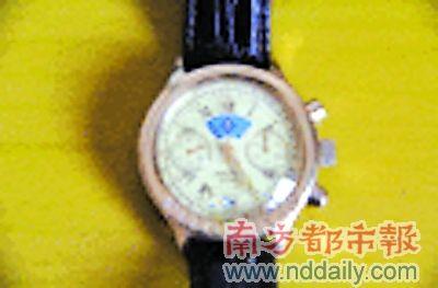 郭美美飛機上身后那位官人是張曉天