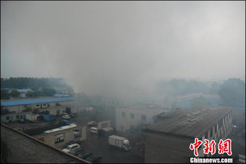 沈陽市于洪區(qū)一倉庫遭雷擊起火 無人員傷亡