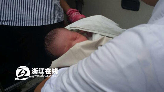 衢州孕婦公交站臺生孩子