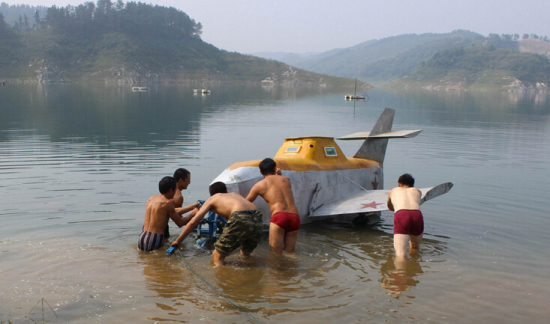 湖北農(nóng)民自制潛水艇