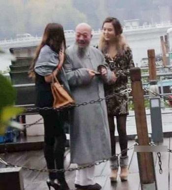 僧人船震幕后推手楊秀宇(立二拆四)受審 后海船震門主角安云霽