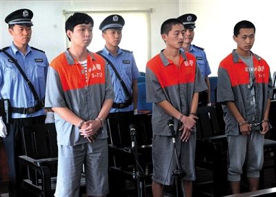 大學(xué)生冒充警察招搖撞騙被抓