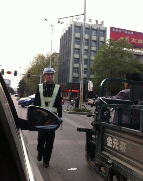 陜西美女交警爆紅