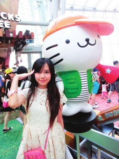 女神英語老師被封為臥蠶美女