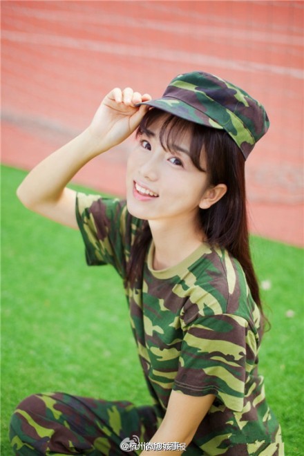 浙大軍訓(xùn)女神JOYIN清純照曝光