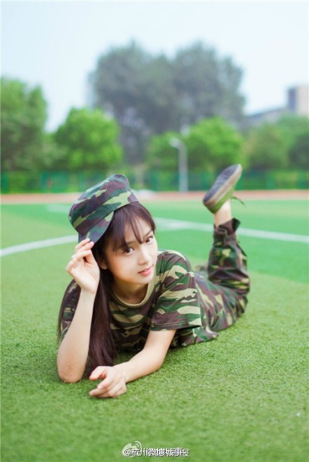 浙大軍訓(xùn)女神JOYIN清純照曝光