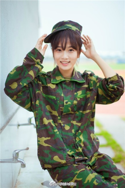 浙大軍訓(xùn)女神JOYIN清純照曝光
