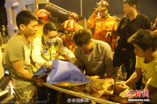 男子車禍現(xiàn)場(chǎng)救人救出自己女兒